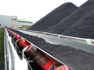 Monolithic flame-retardant conveyor belt with core (PVC-PVG)