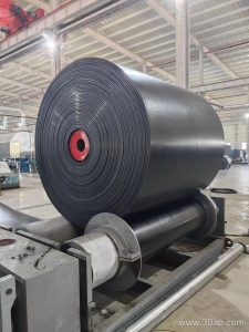 How to Select a Conveyor Belt for Mineral Processing: A Guide to Material, Speed, Temperature, and Operating Conditions