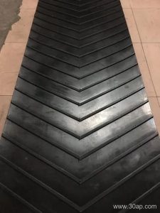 Choosing the Right Conveyor Belt for Industrial Efficiency