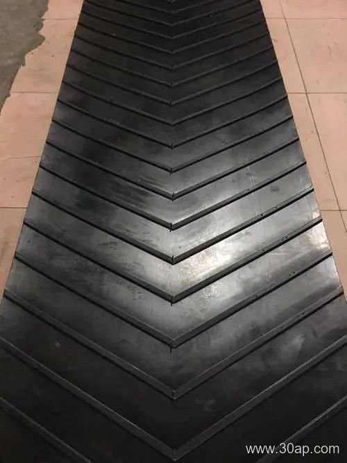 Choosing the Right Conveyor Belt for Industrial Efficiency