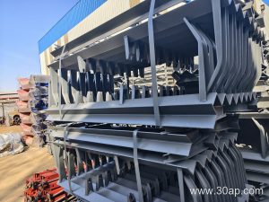 Which conveyor bracket standard actually applies to a dusty quarry idler support