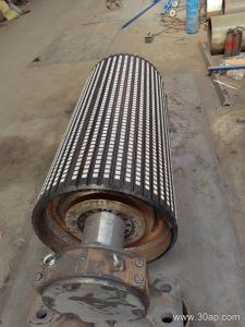 How Does the Transverse Stiffness of a Conveyor Pulley Shell Affect Bearing Life in a Hypothetical Port Terminal Duty
