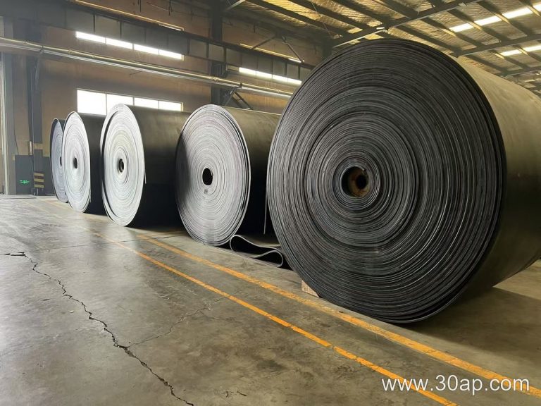 How Do Standards and Cover Grades Shape a Conveyor Belt for a General Manufacturing Line