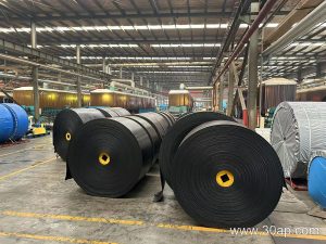 How to Properly Install and Align a Wet Outdoor Conveyor Belt Without Causing Edge Damage
