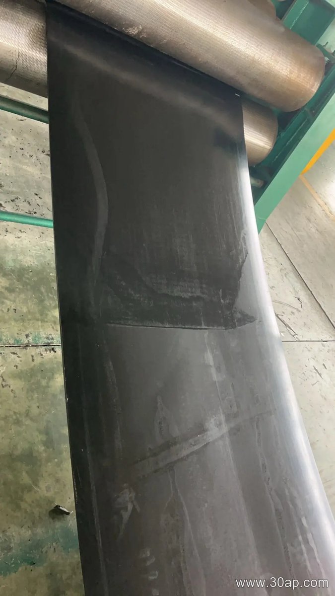 Which Rubber Cover Compound Best Protects a Conveyor Belt in Continuous Wet Outdoor Service