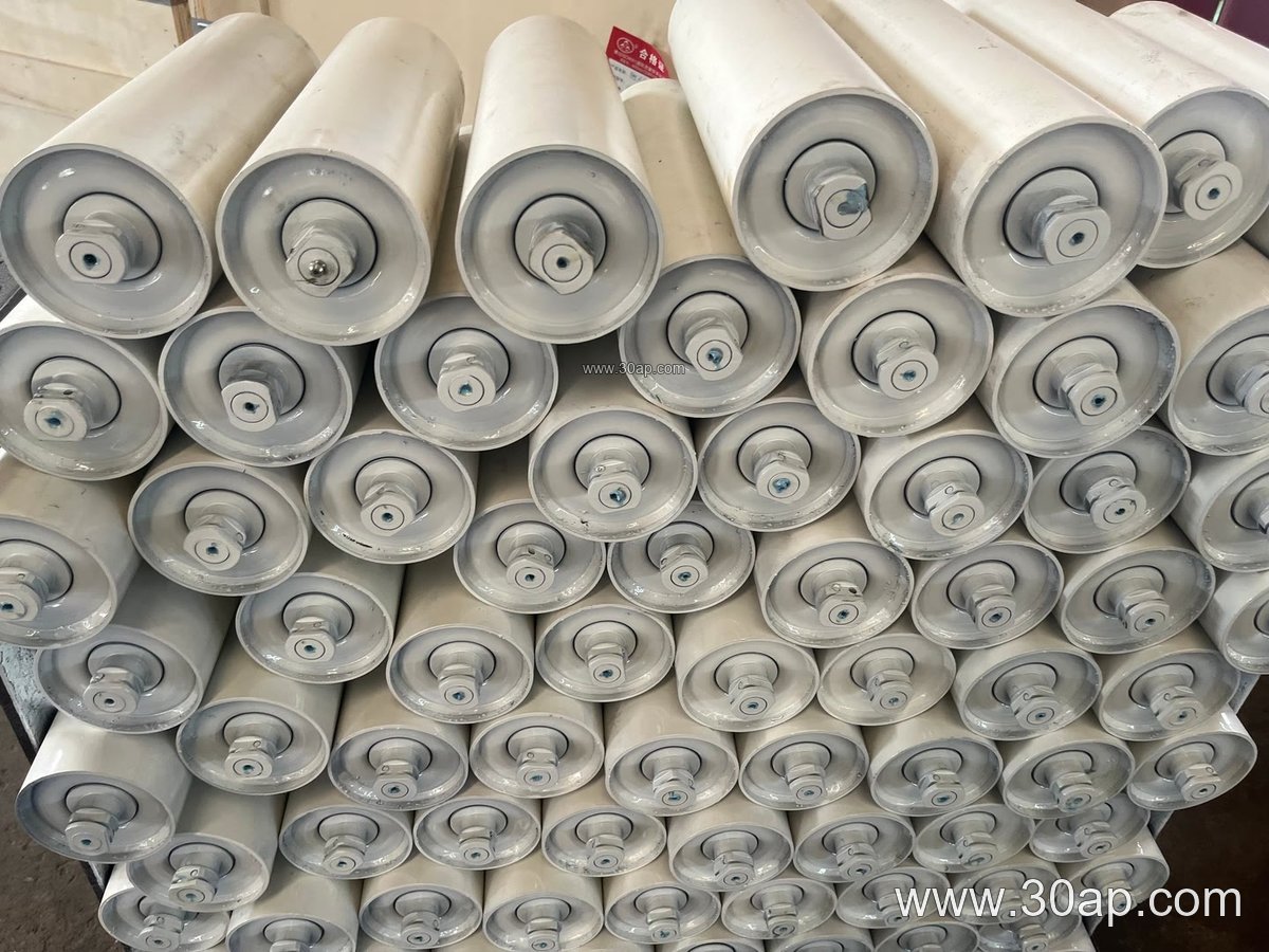 Anti-Material-Buildup Idler