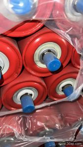 Conveyor Belt Tracking Idler Serves as Compact Aligner and Load Carrier