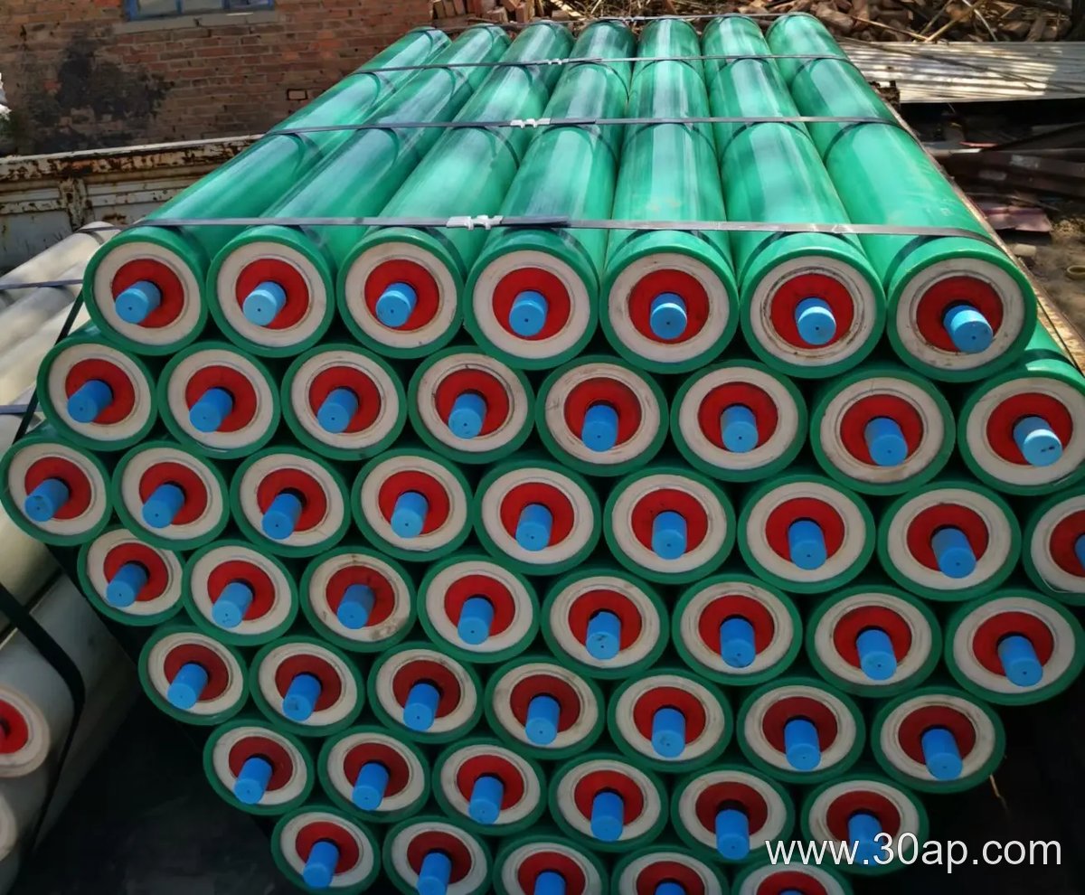 Labyrinth-Sealed Idler