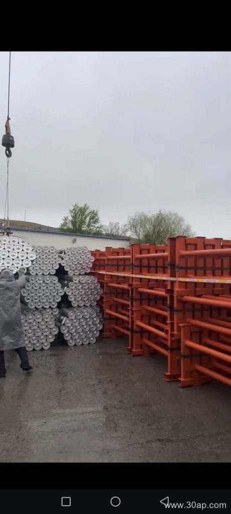 Anti-Material-Buildup Idler